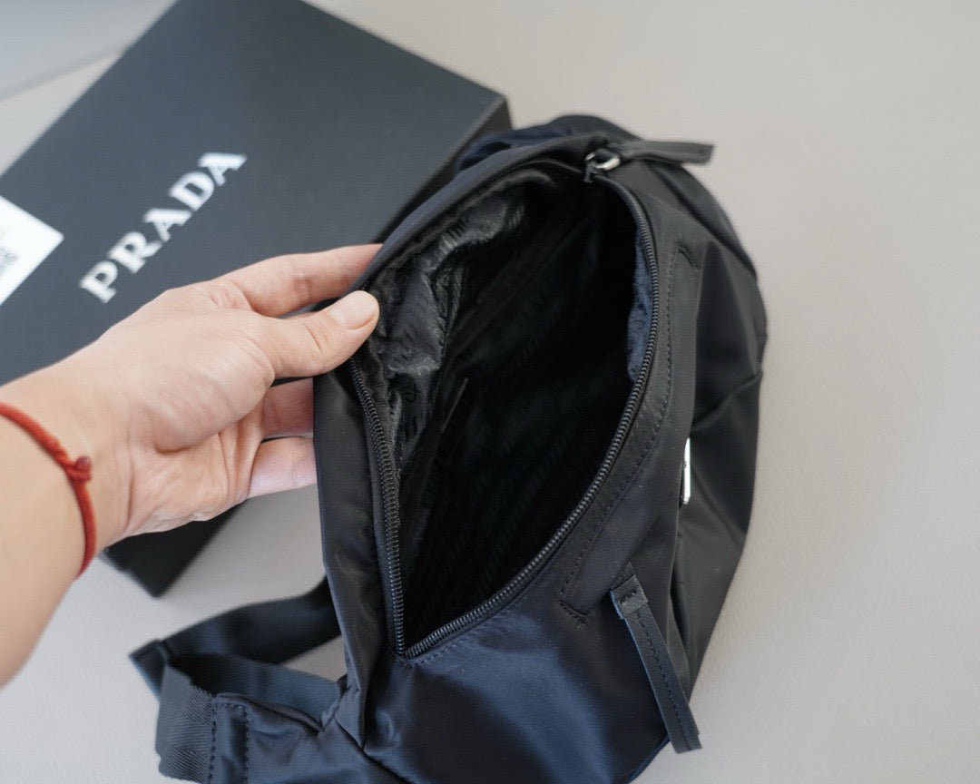 PRADA - Belt bag