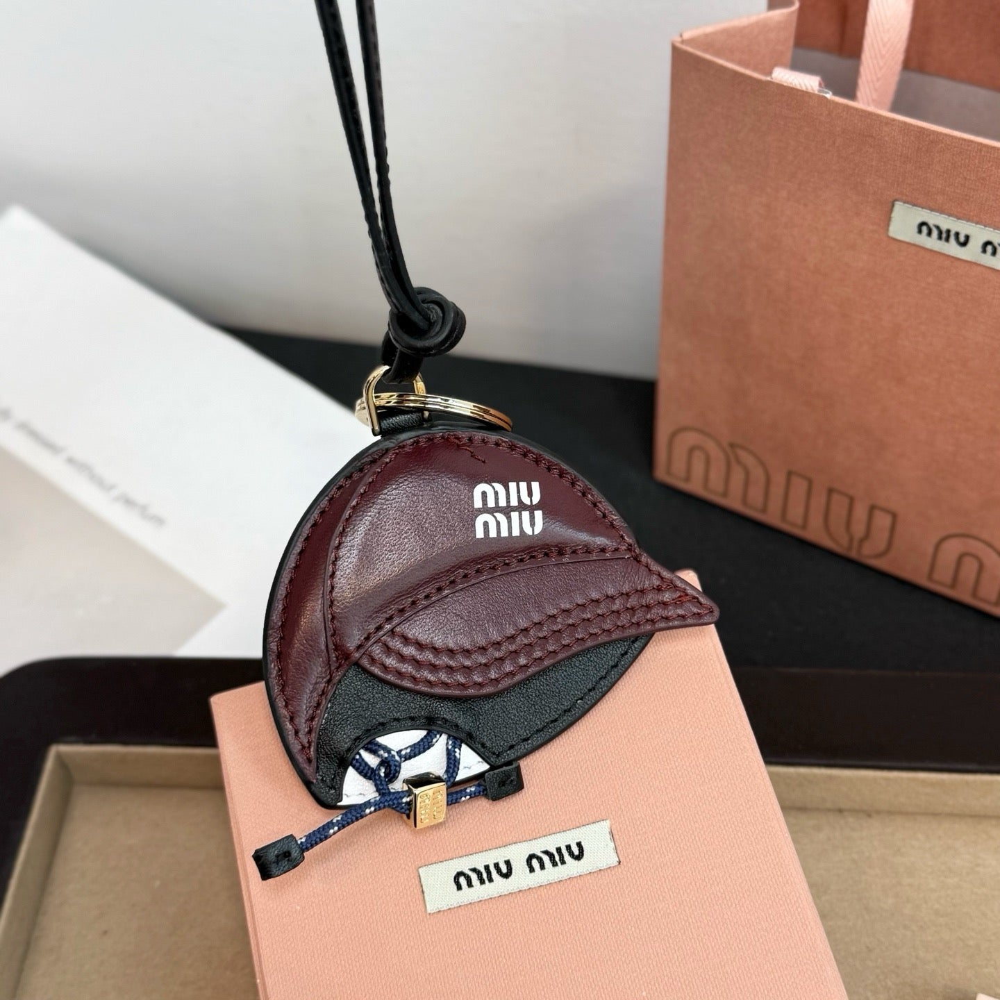 MIU MIU - leather key ring trick