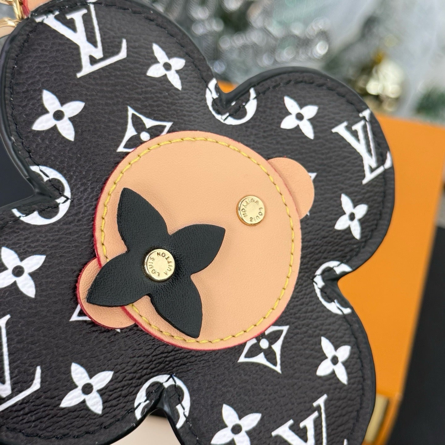 LOUIS VUITTON - Vivienne Bag Charm