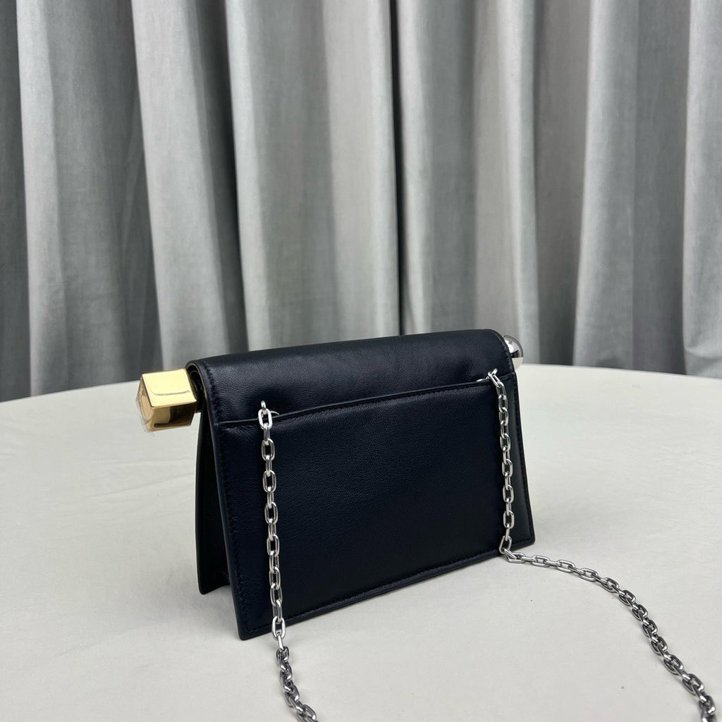JACQUEMUS - La Petite Pochette Rond Carré clutch