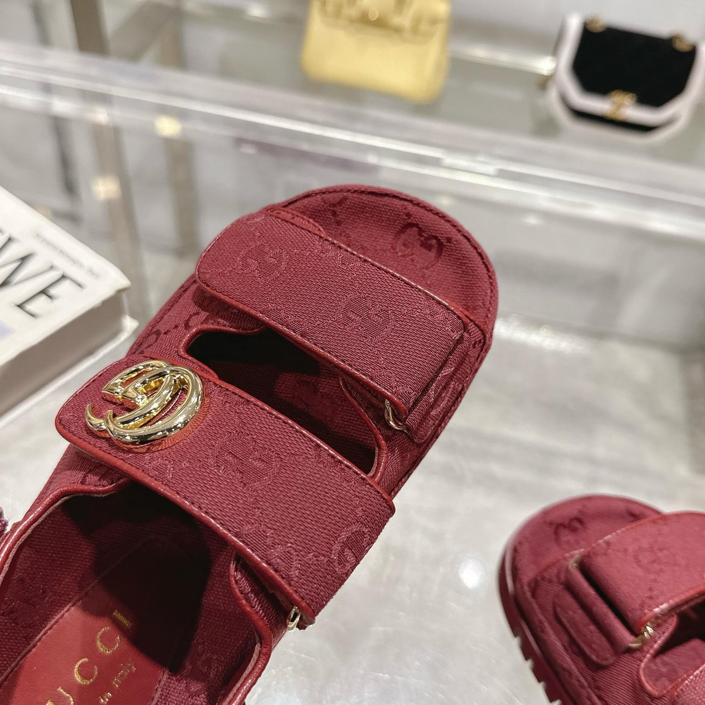 GUCCI - WOMEN'S SANDAL WITH DOUBLE G