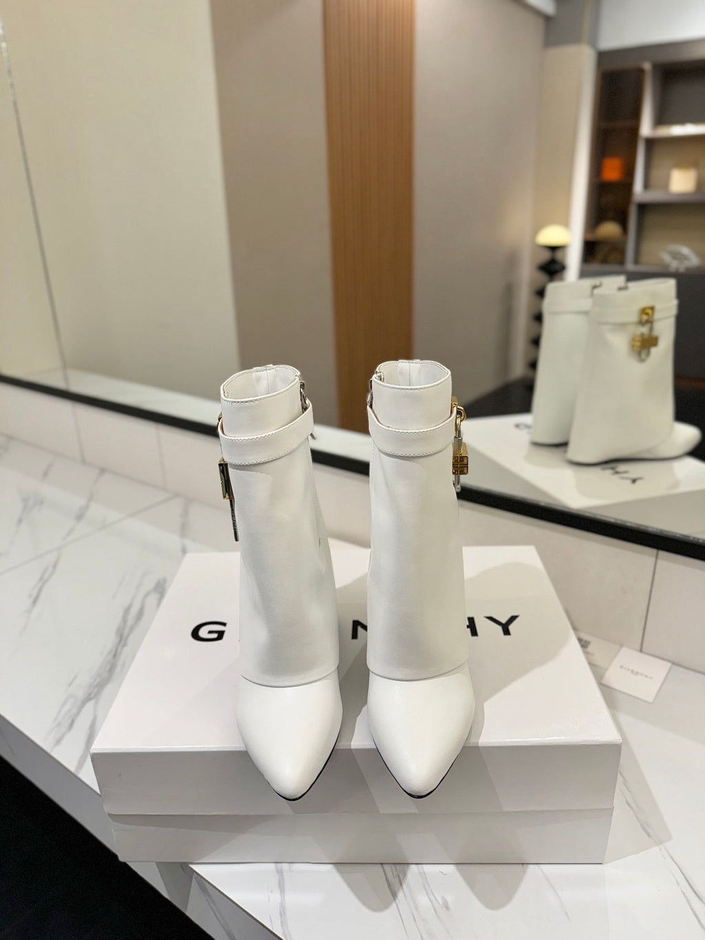 GIVENCHY - Shark lock boots