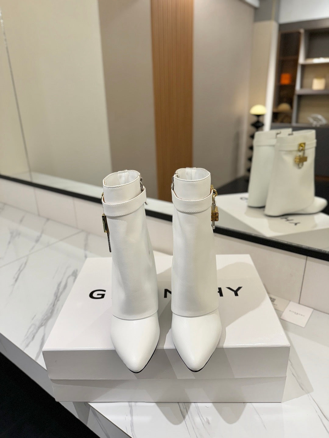 GIVENCHY - Shark lock boots