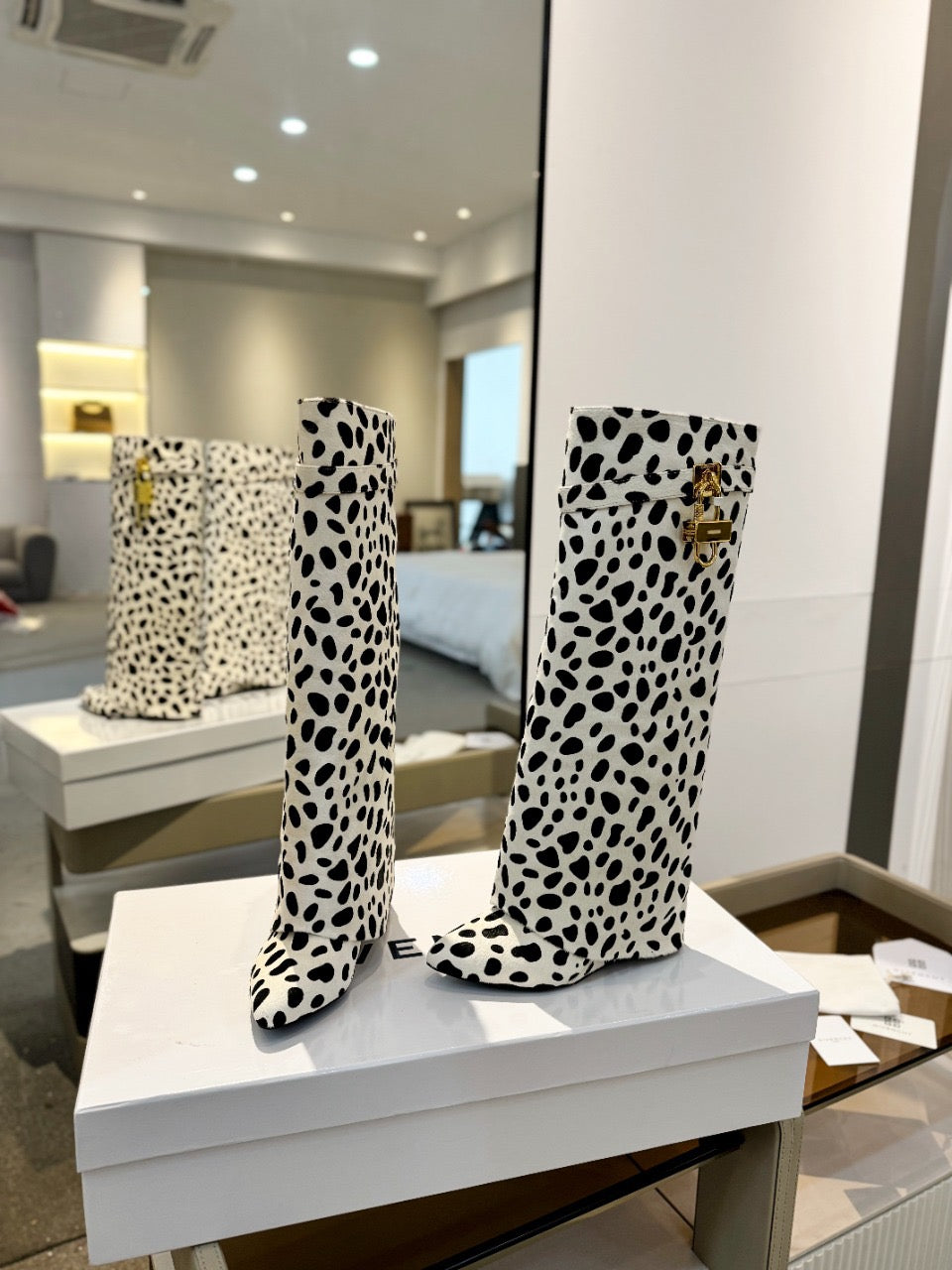 GIVENCHY - Shark lock boots
