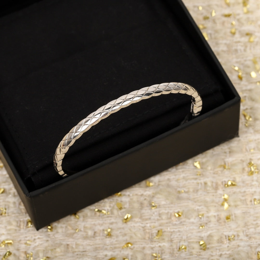 CHANEL - Bangle