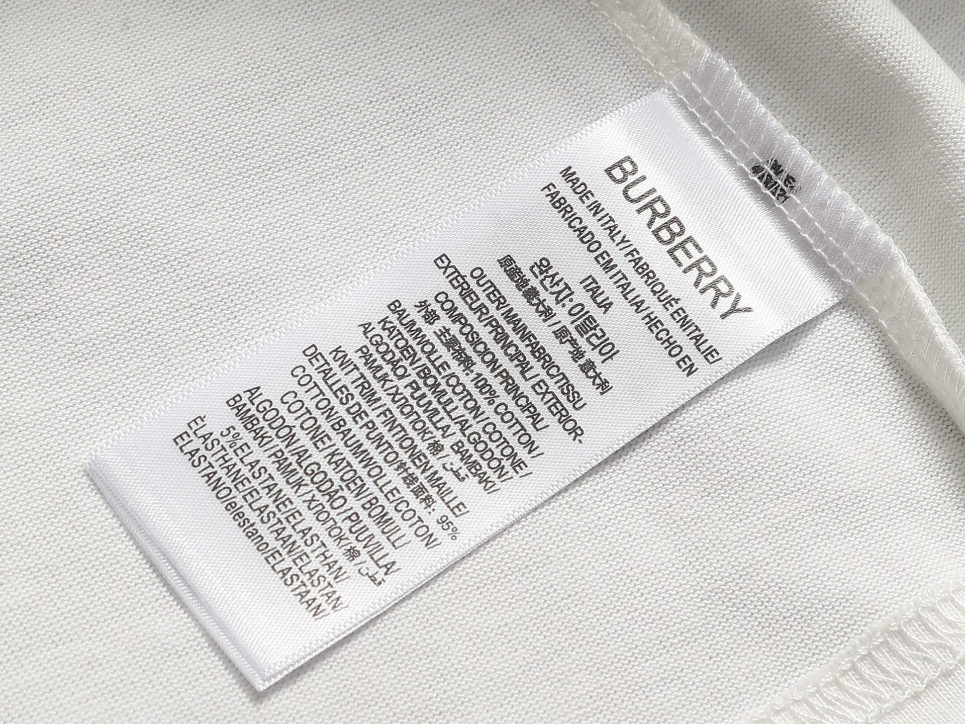 BURBERRY - T-shirt