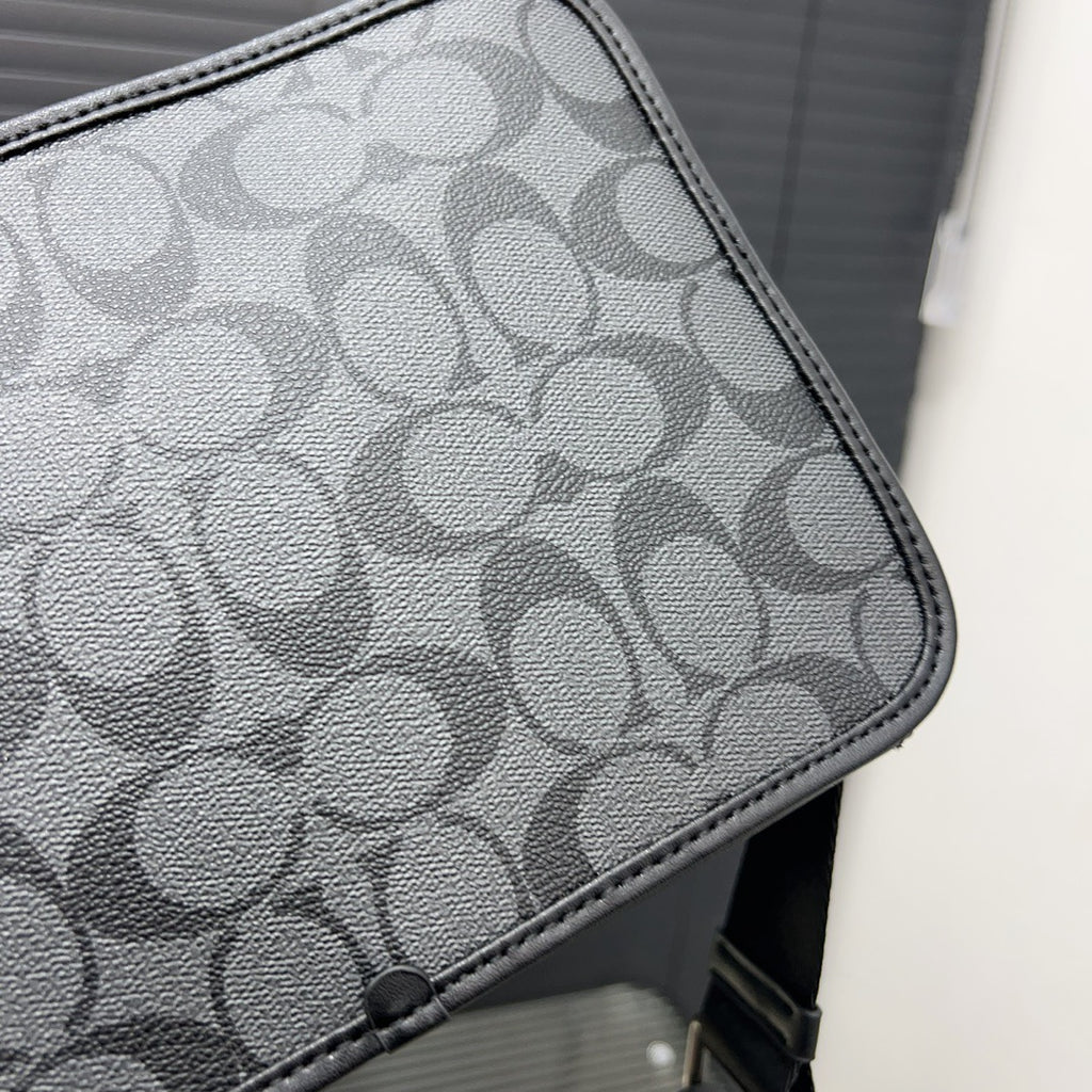 COACH - Men’s Charter 24 bag