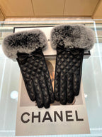 CHANEL - Fur gloves