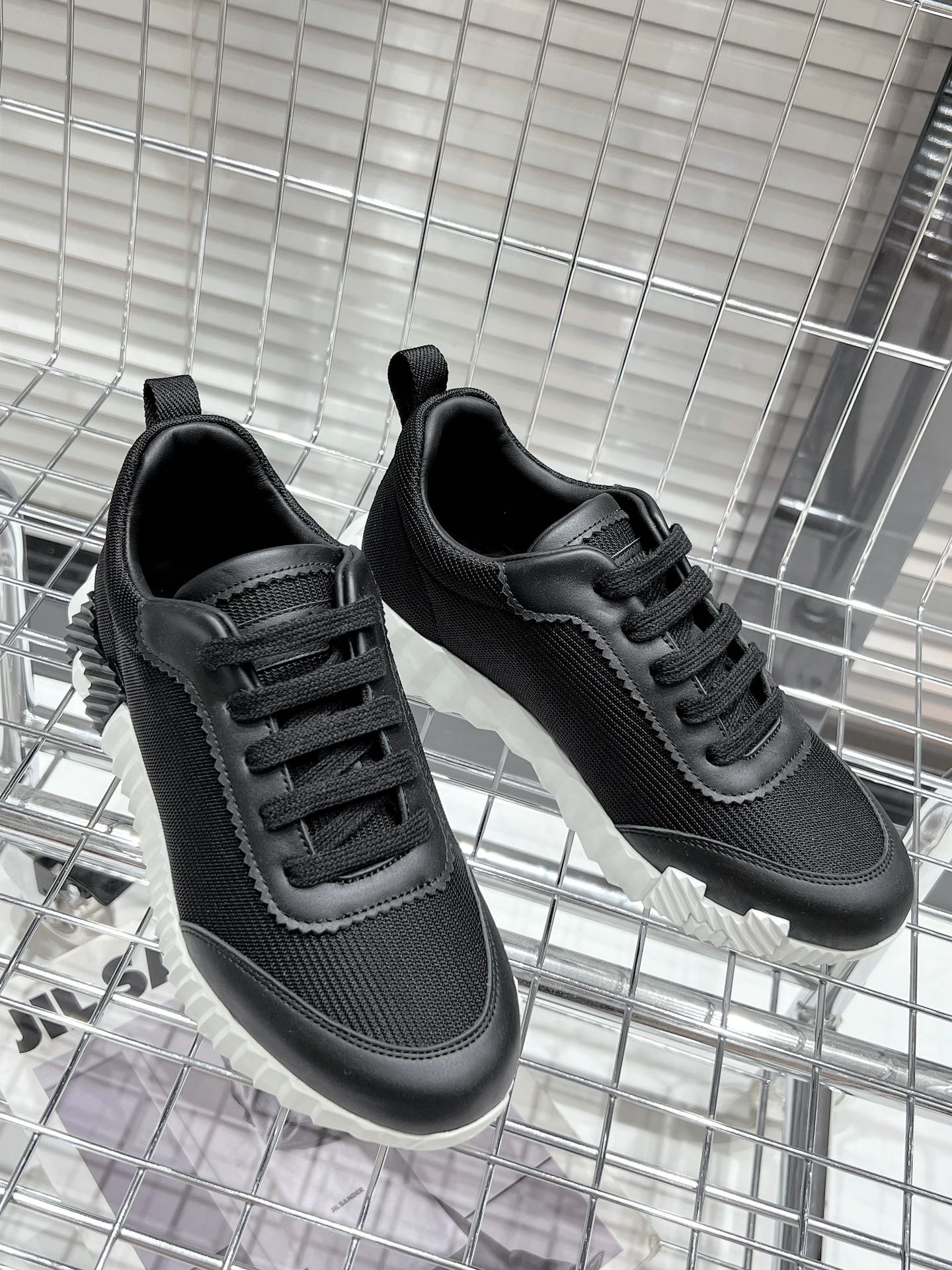 HERMES - Bouncing sneakers