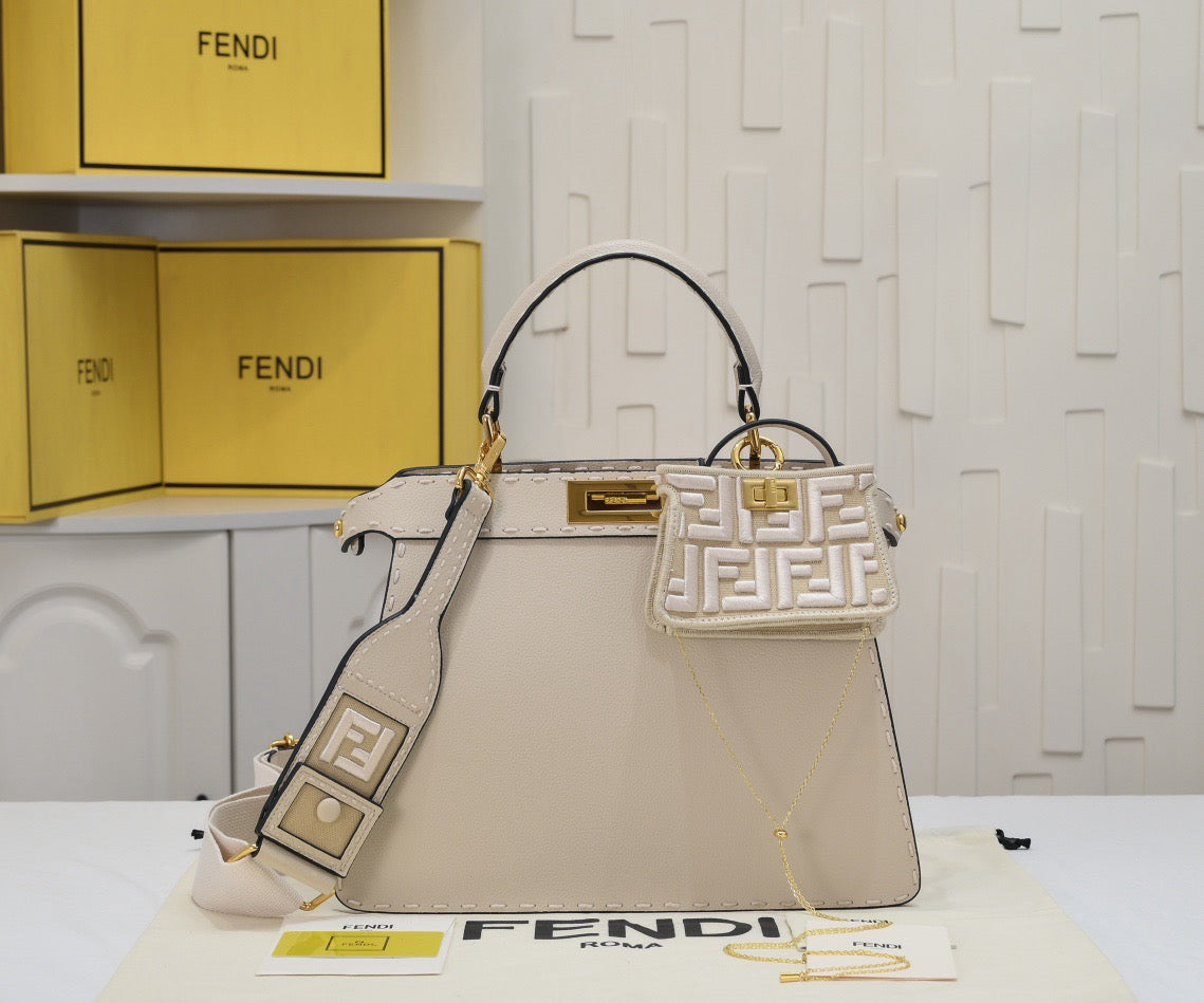 FENDI - Peekaboo ISeeU