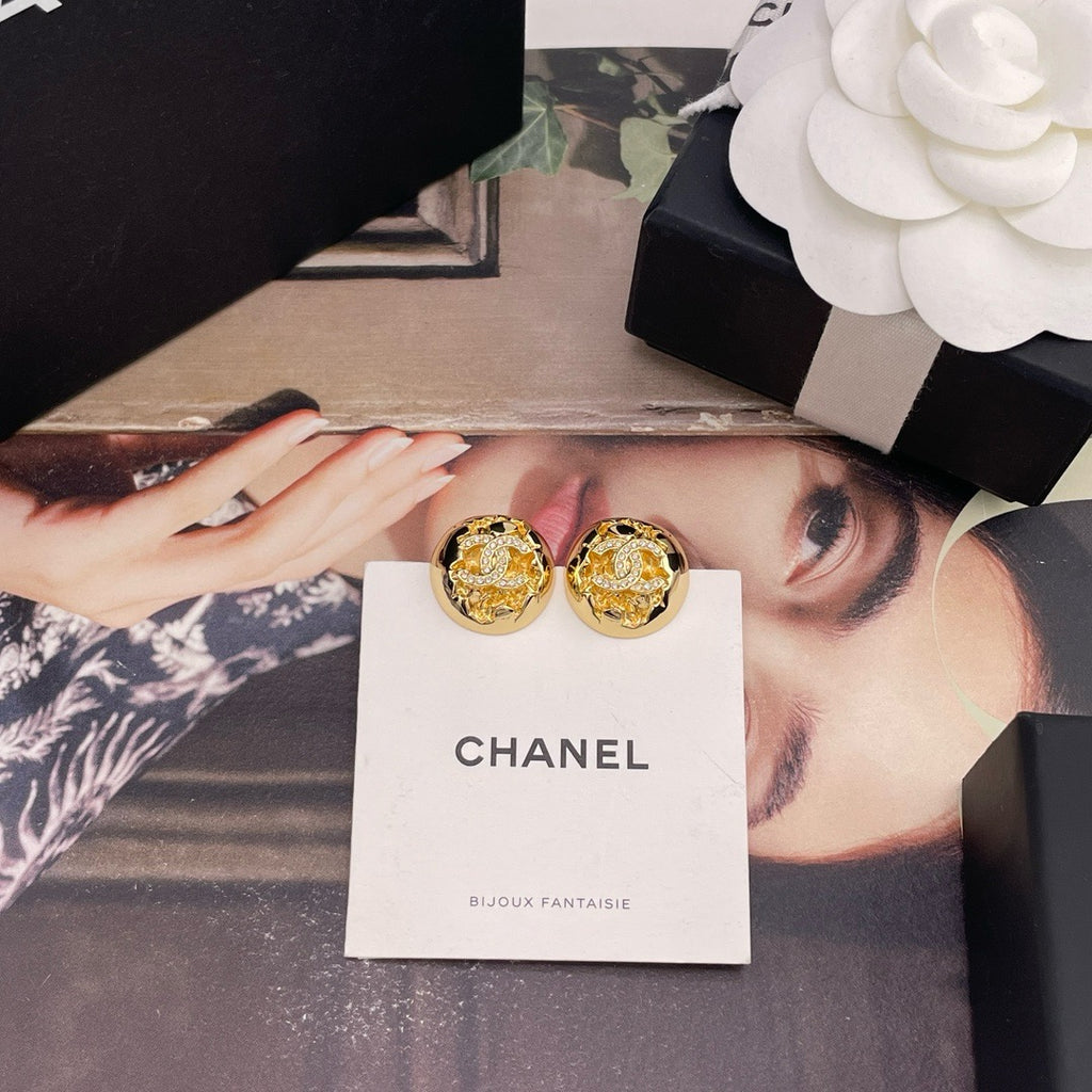 CHANEL - earrings