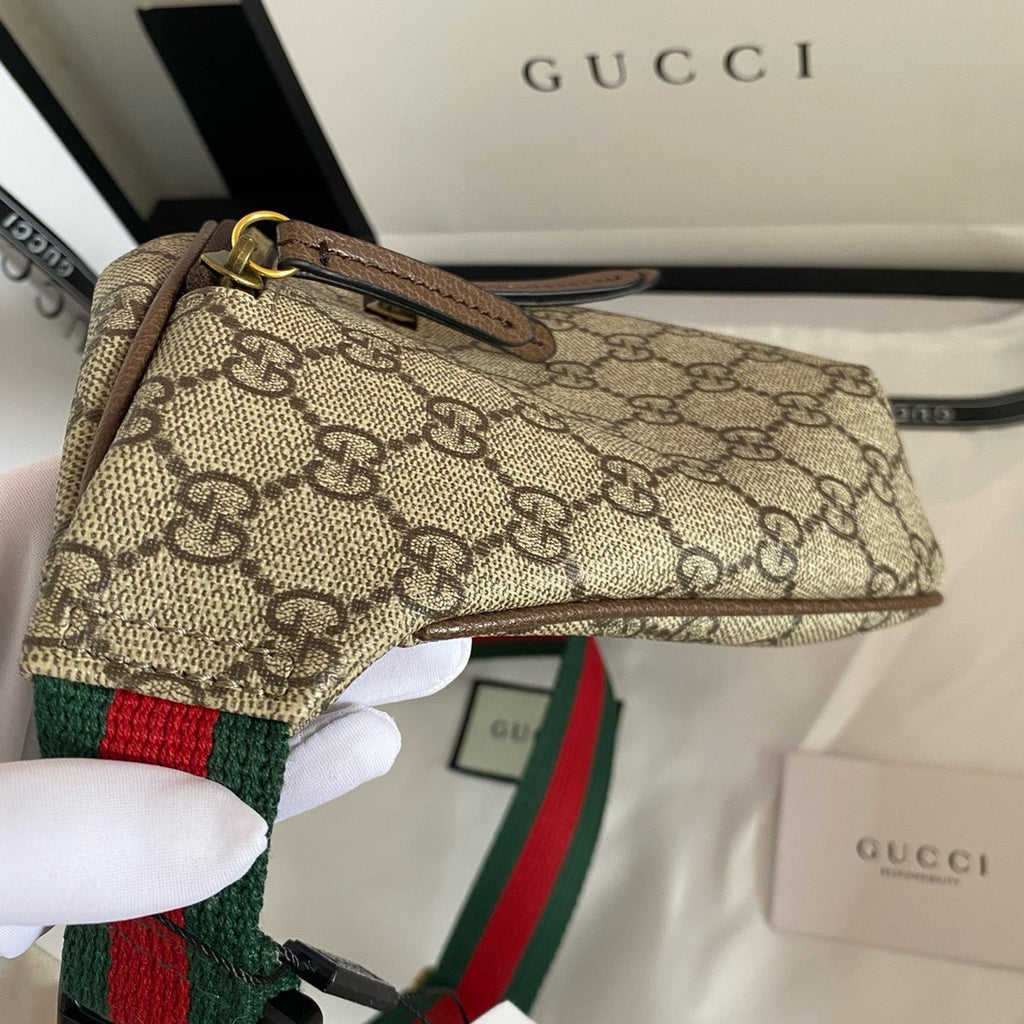 GUCCI - cangurera GG Supreme