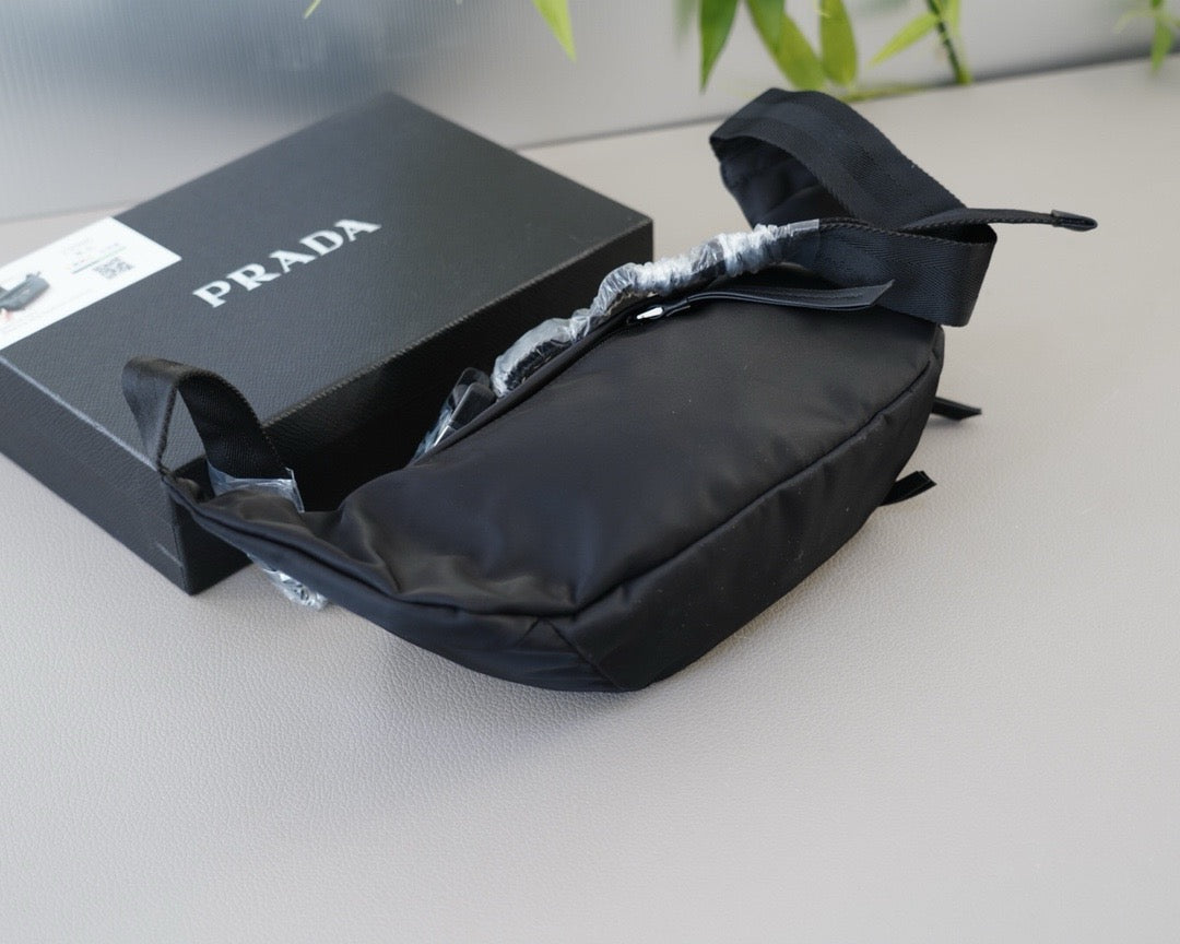 PRADA - Belt bag