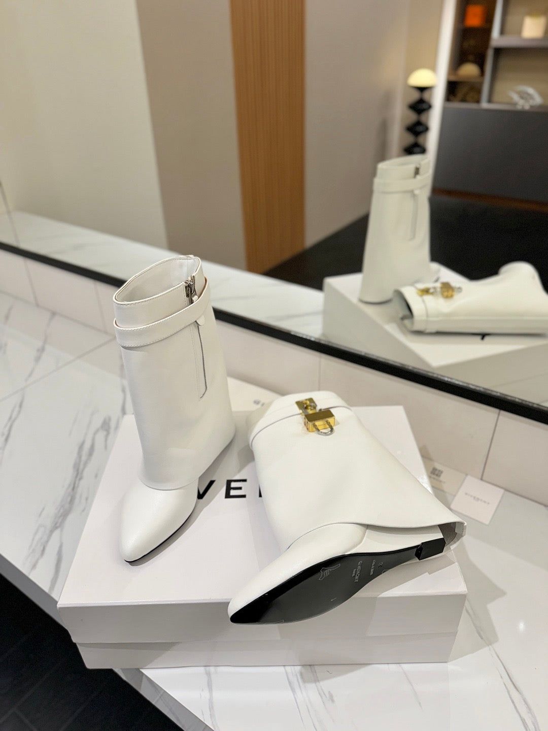 GIVENCHY - Shark lock boots