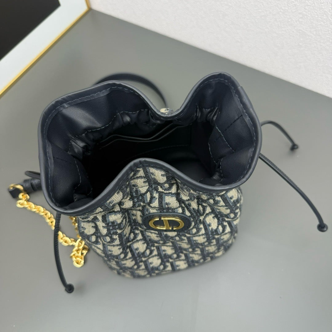 DIOR - oblique 30 montaigne