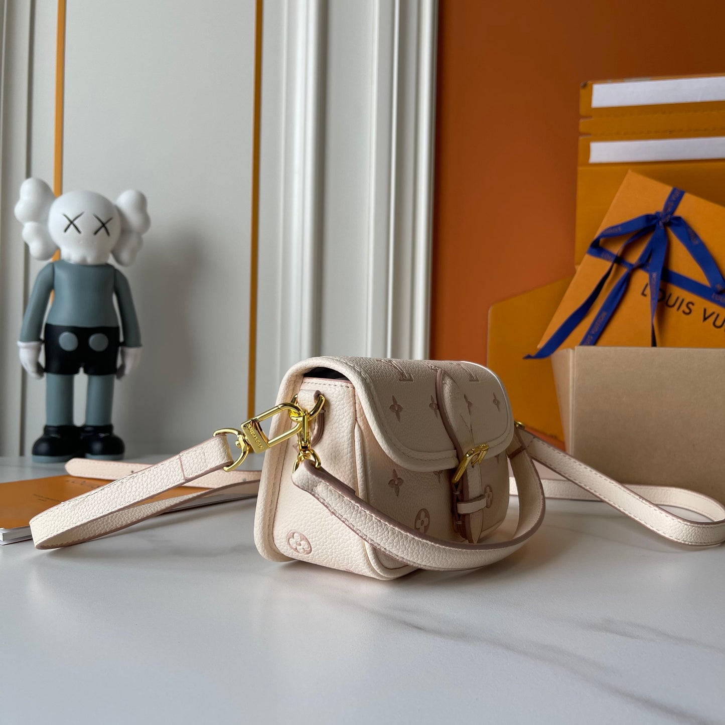 LOUIS VUITTON- Diane
