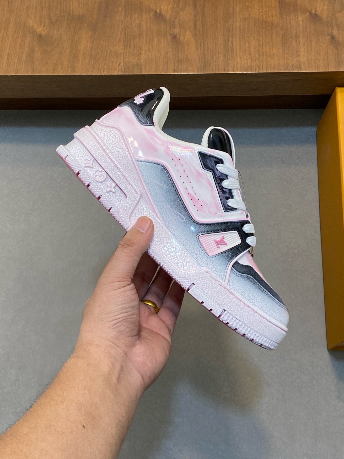 LOUIS VUITTON- Unisex sneakers