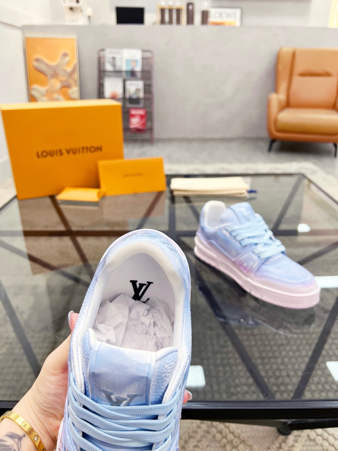 LOUIS VUITTON- Unisex sneakers