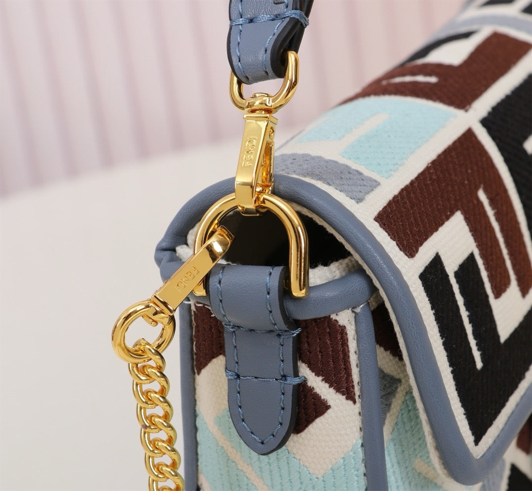 FENDI - Baguette patent leather handbag