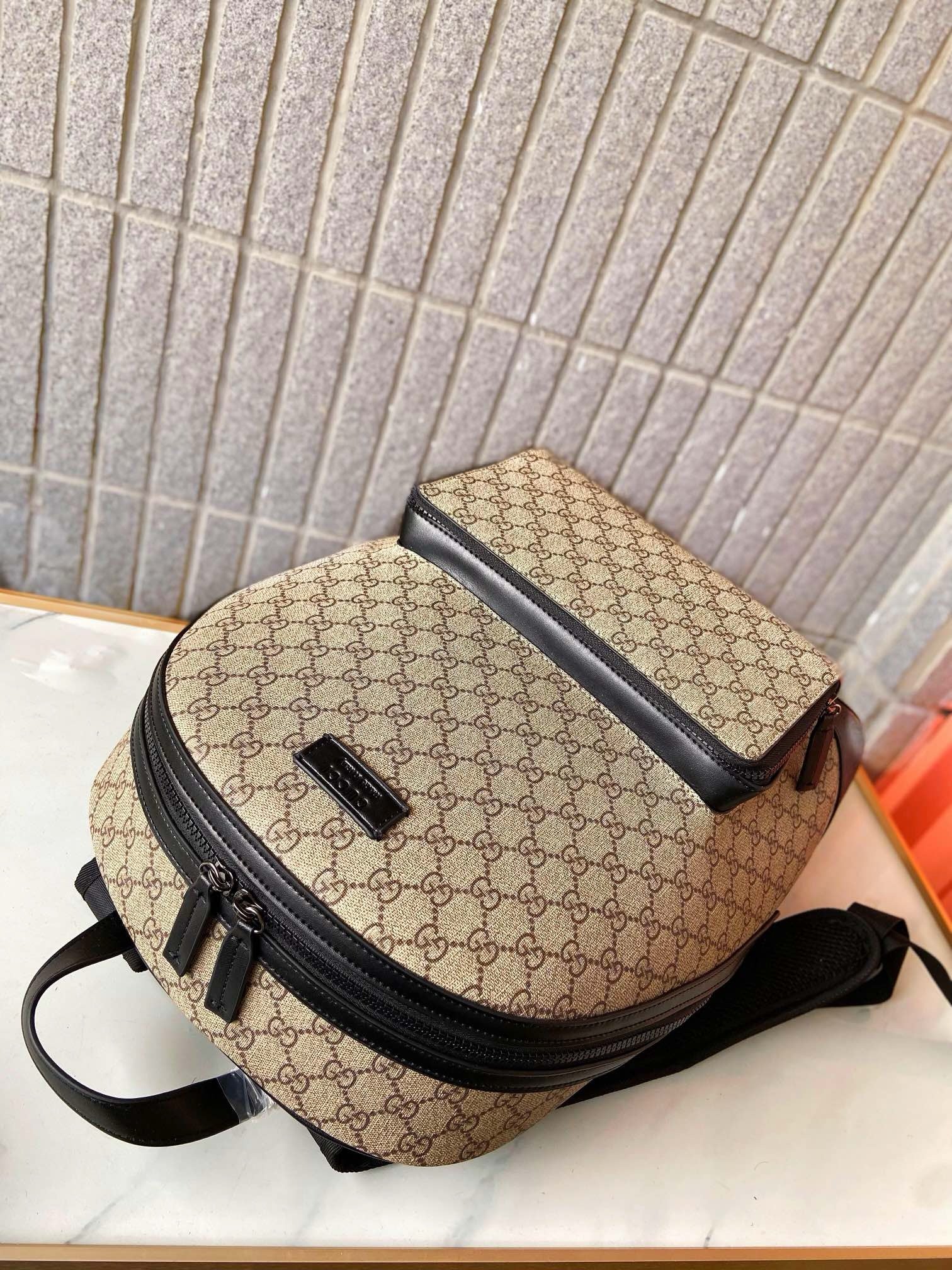 GUCCI - GG Supreme Monogram Medium Backpack