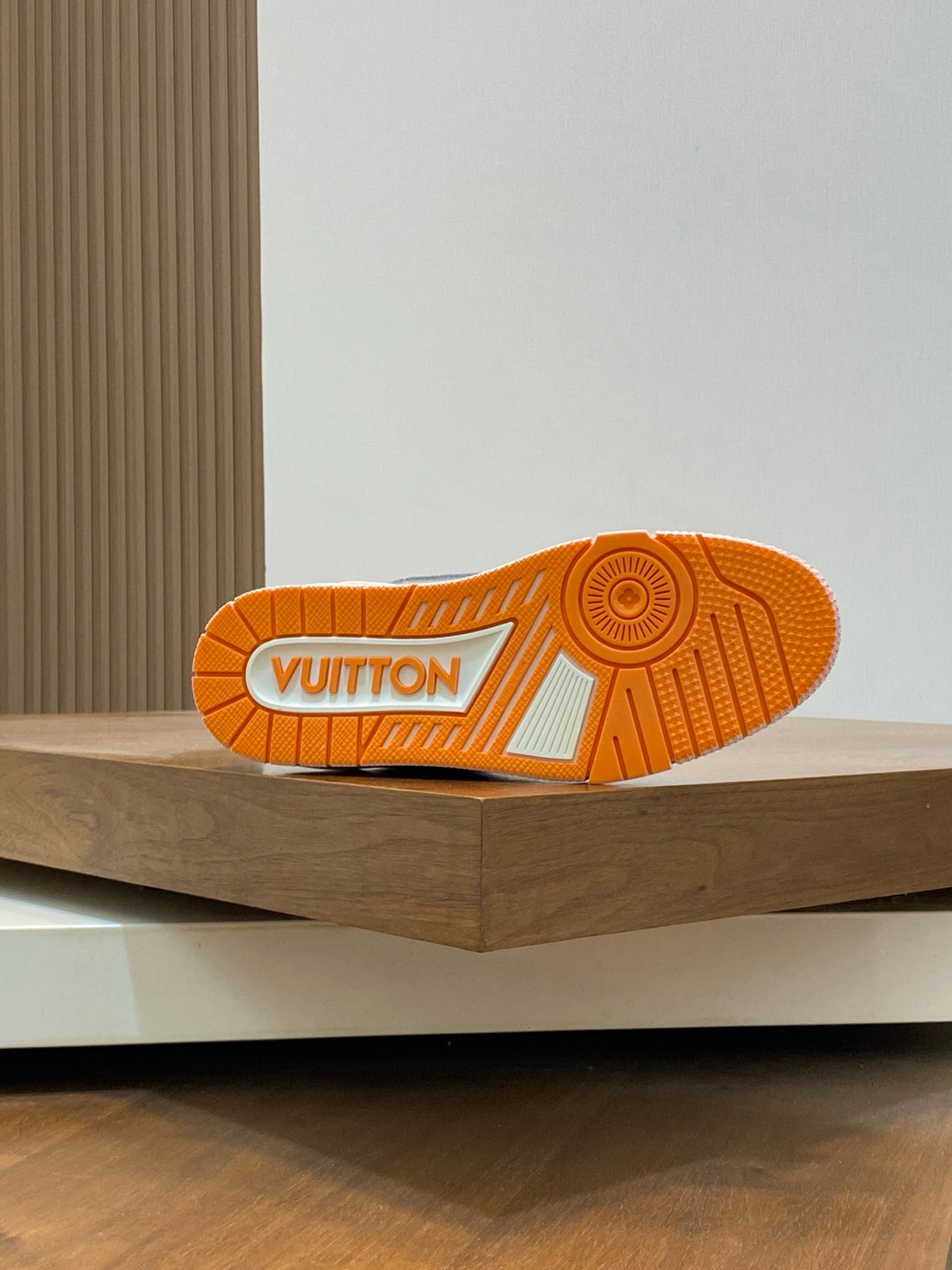 LOUIS VUITTON- Unisex sneakers