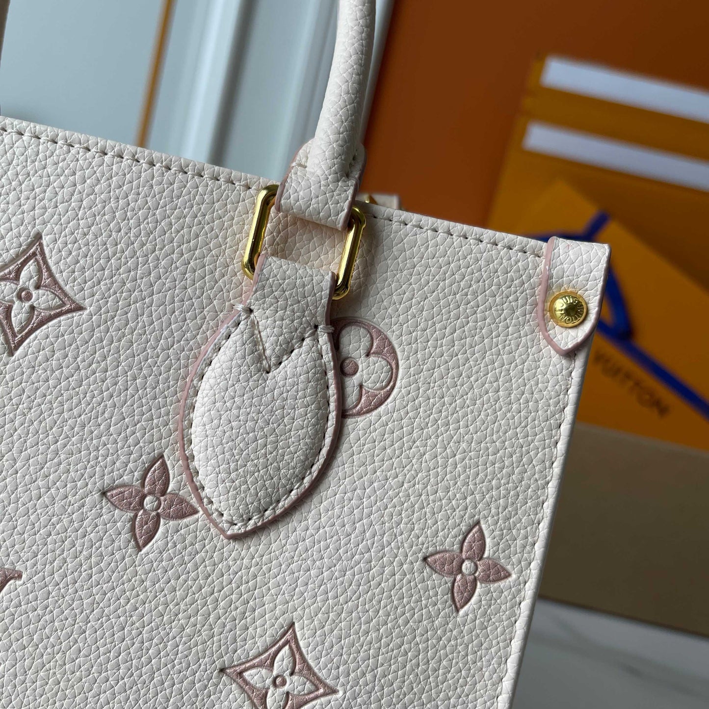 LOUIS VUITTON- On the go