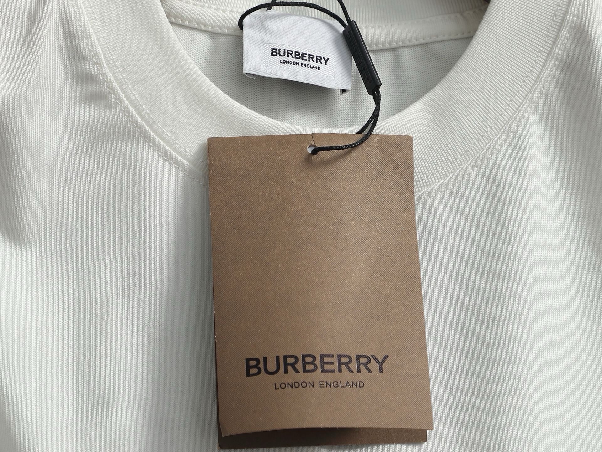 BURBERRY - T-shirt