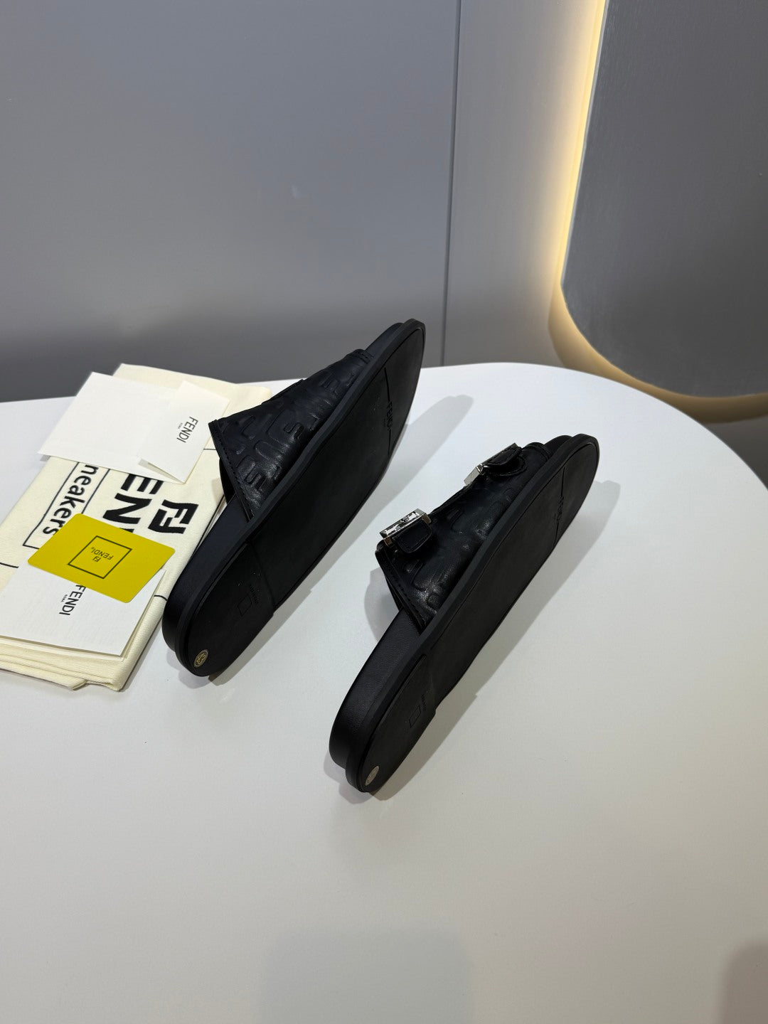 FENDI - Unisex Feel sandals