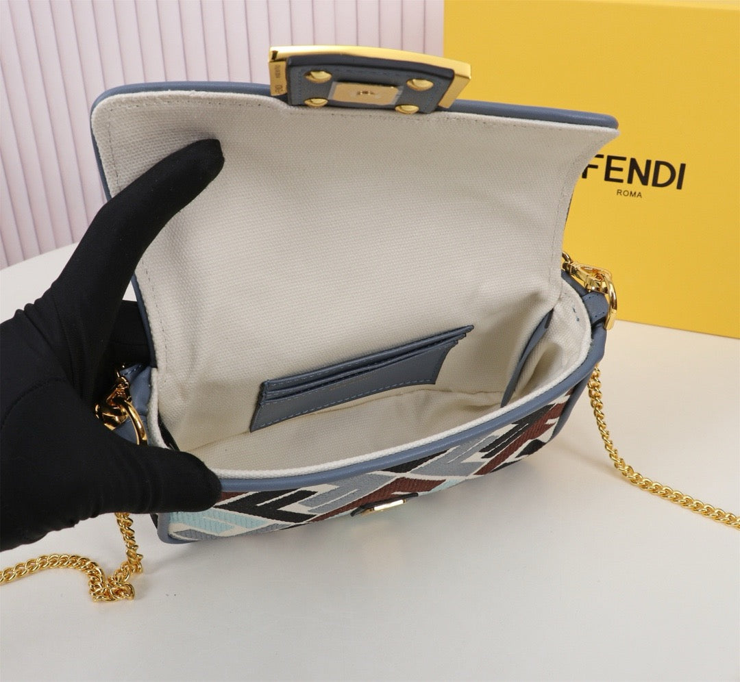 FENDI - Baguette patent leather handbag