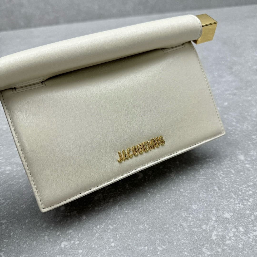 JACQUEMUS - La Petite Pochette Rond Carré clutch