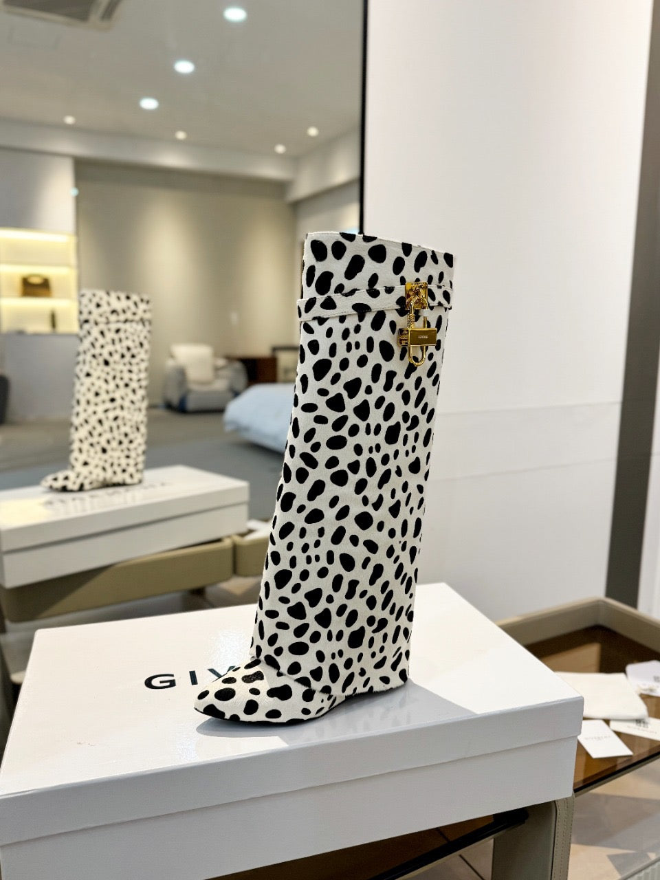 GIVENCHY - Shark lock boots