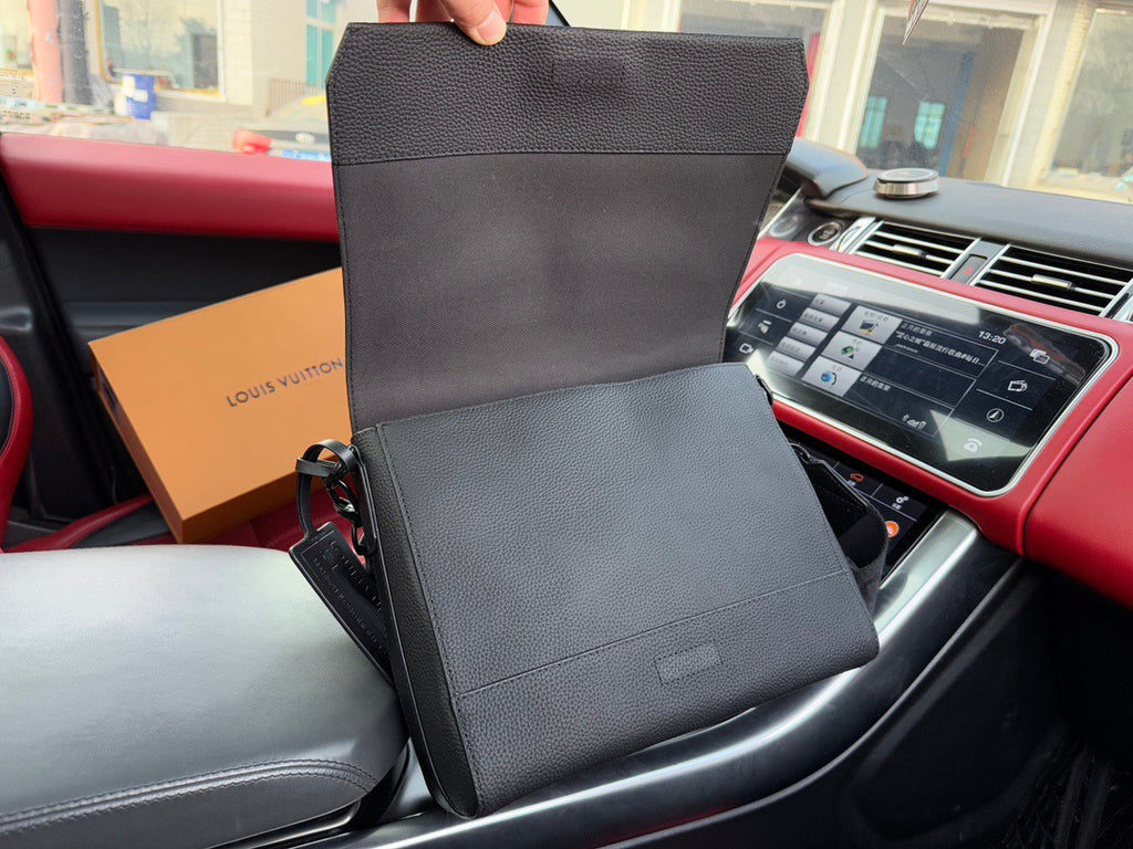 LOUIS VUITTON - Men’s Aerogram bag