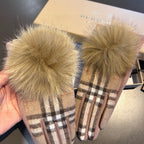 BURBERRY - Fur gloves