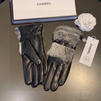 CHANEL - Fur gloves