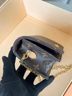 LOUIS VITTON - Wallet On Chain Lily