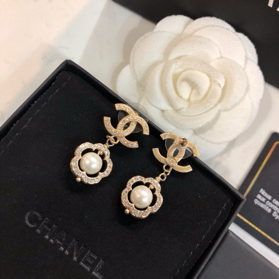CHANEL - earrings