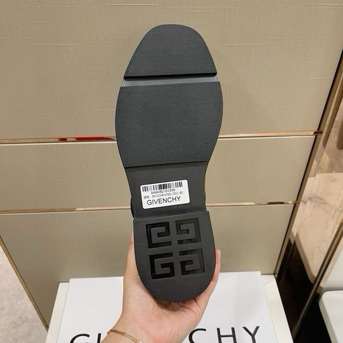 GIVENCHY - Givenchy Black Squared Buckle Loafers