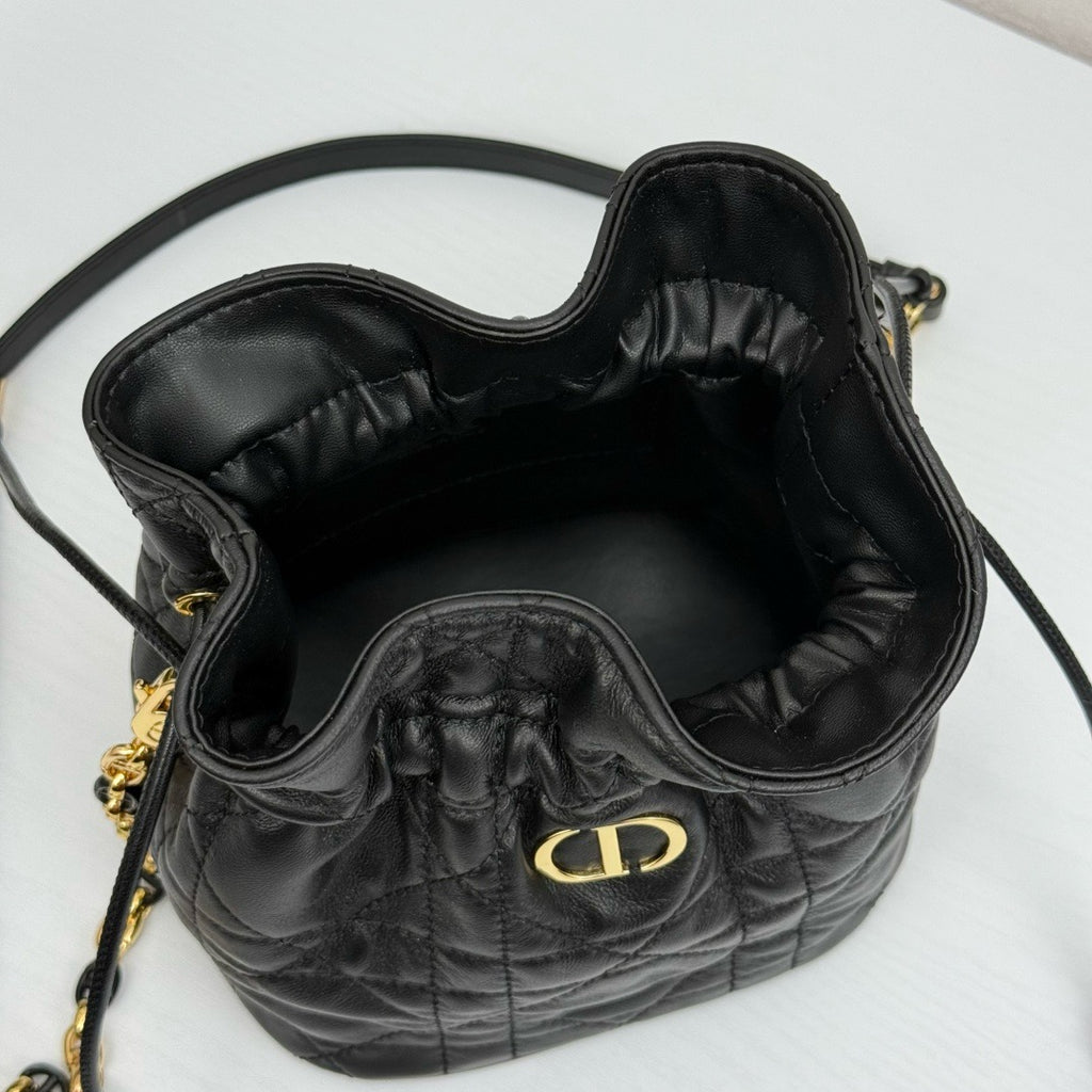 DIOR - oblique 30 Montaigne