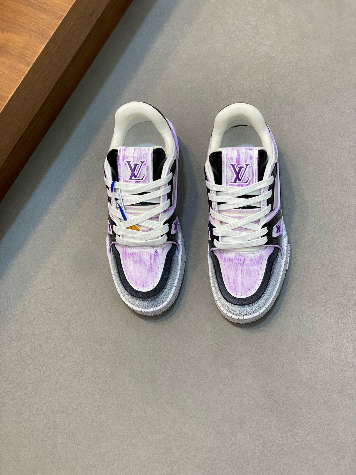 LOUIS VUITTON- Unisex sneakers