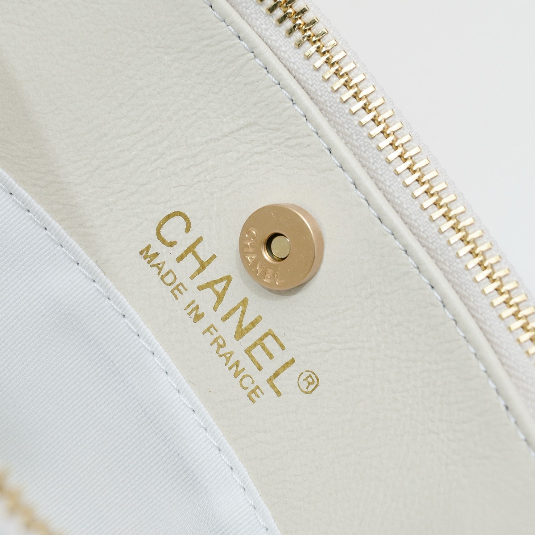 CHANEL -  Caviar Quilted Clutch With Chain White