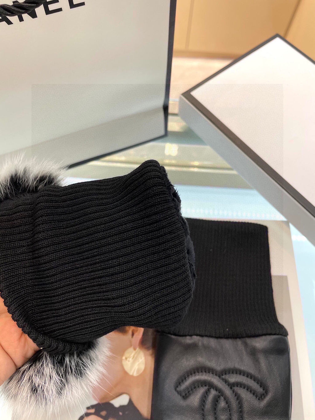 CHANEL - Fur gloves