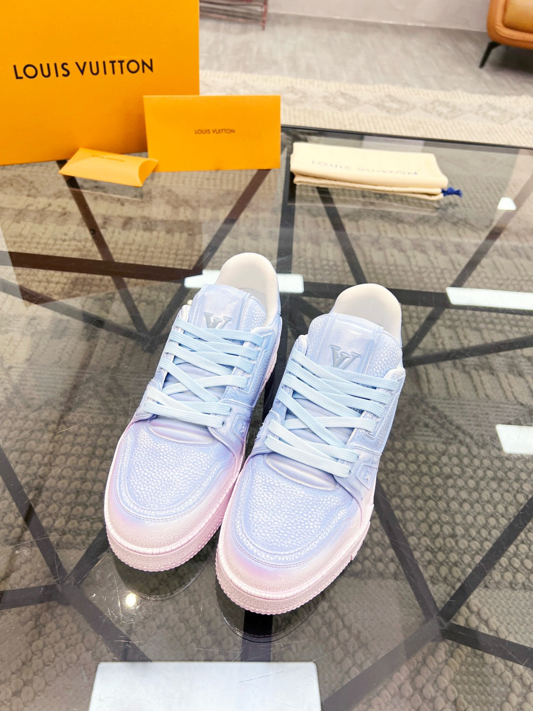 LOUIS VUITTON- Unisex sneakers