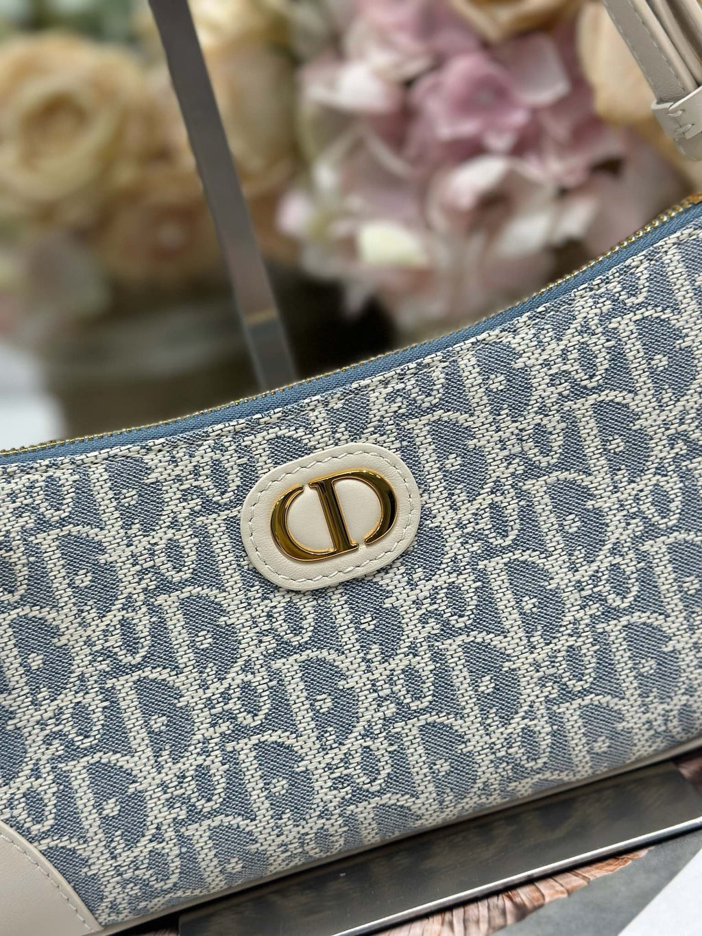 DIOR - Montaigne Wanderlust Mini Bag