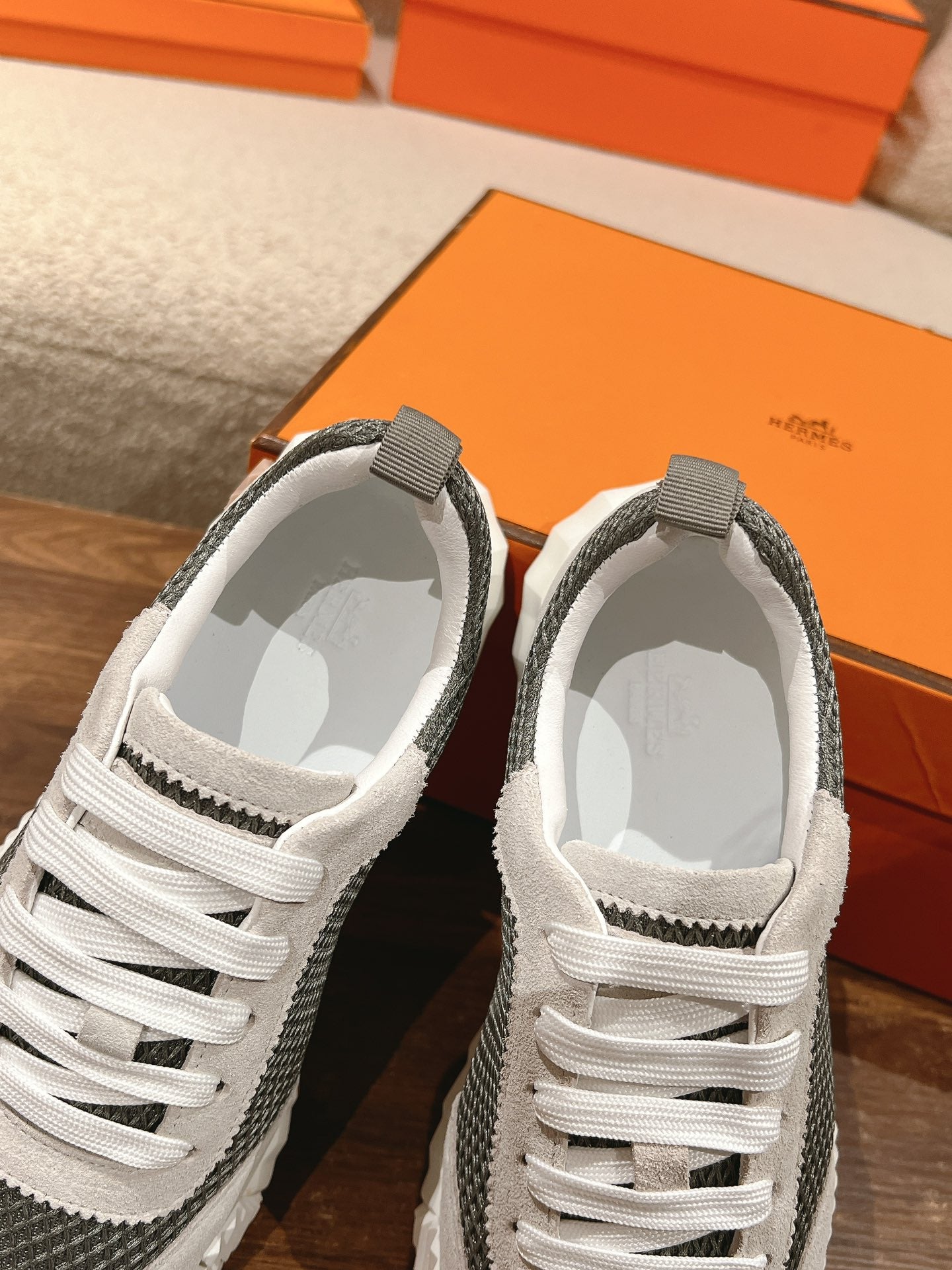 HERMES- Bouncing sneakers