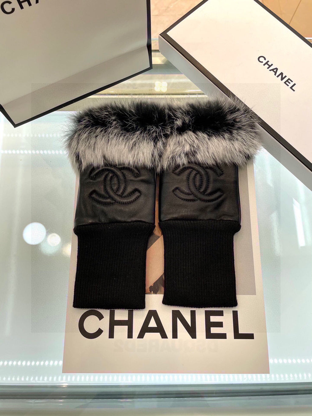 CHANEL - Fur gloves