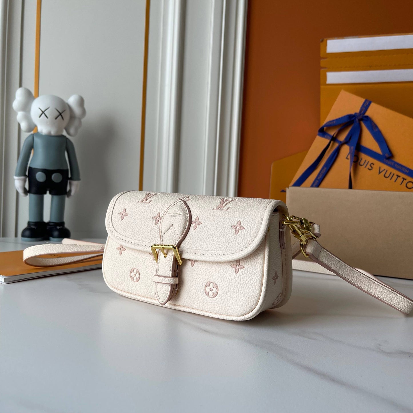 LOUIS VUITTON- Diane
