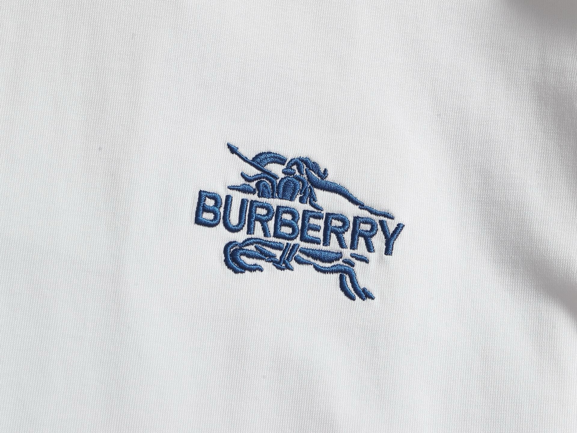 BURBERRY - T-shirt
