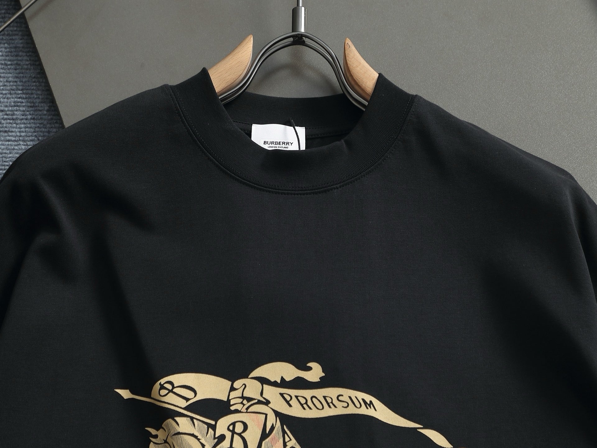 BURBERRY - T-shirt