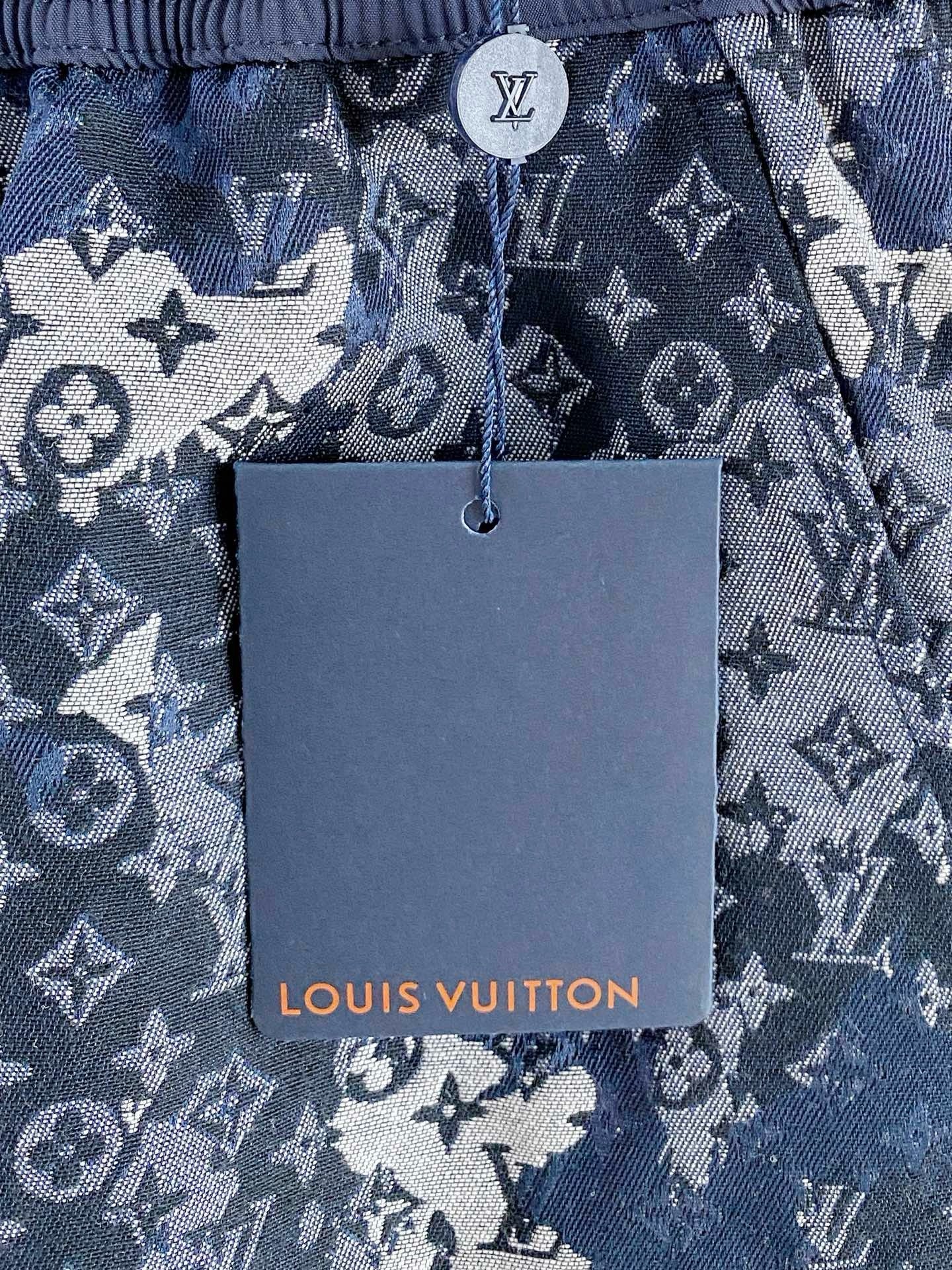 LOUIS VUITTON - Swimming shorts