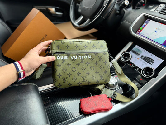 LOUIS VUITTON- Men’s Monogram Eclipse Reverse bag